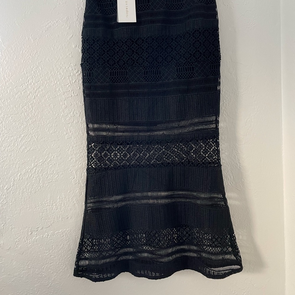 Midi lace skirt